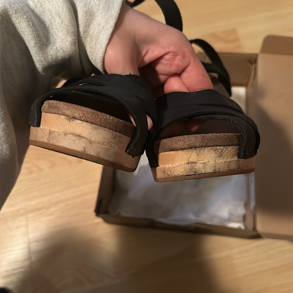 TOMS Black Beatrix Clog Sandals - Picture 6 of 8